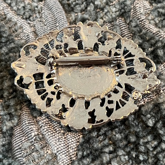 Vintage Costume Brooch - Picture 2 of 2